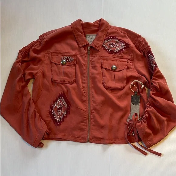 Double D Ranch Crossroads Jacket Size L
NWT - Picture 4 of 6